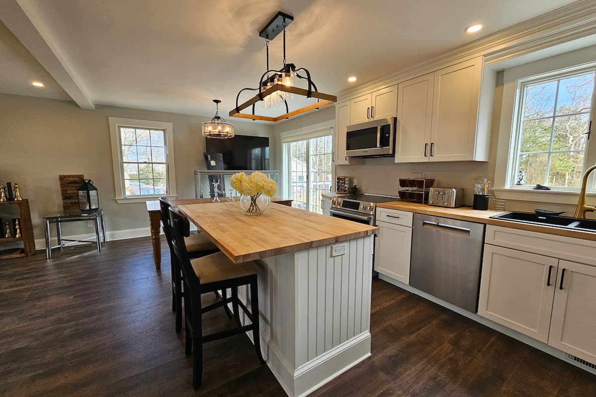 Fully equipped modern kitchen