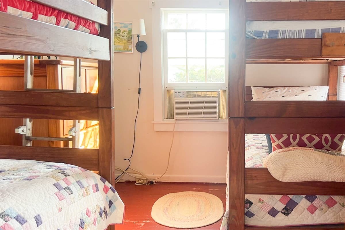 Cottage Bedroom with bunks for 4