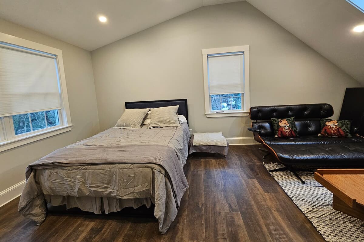 Third bedroom with queen bed