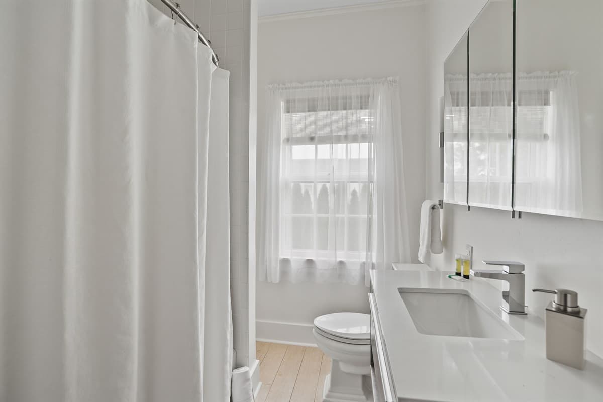 East 2nd Floor Bath 4 (3 of 3)