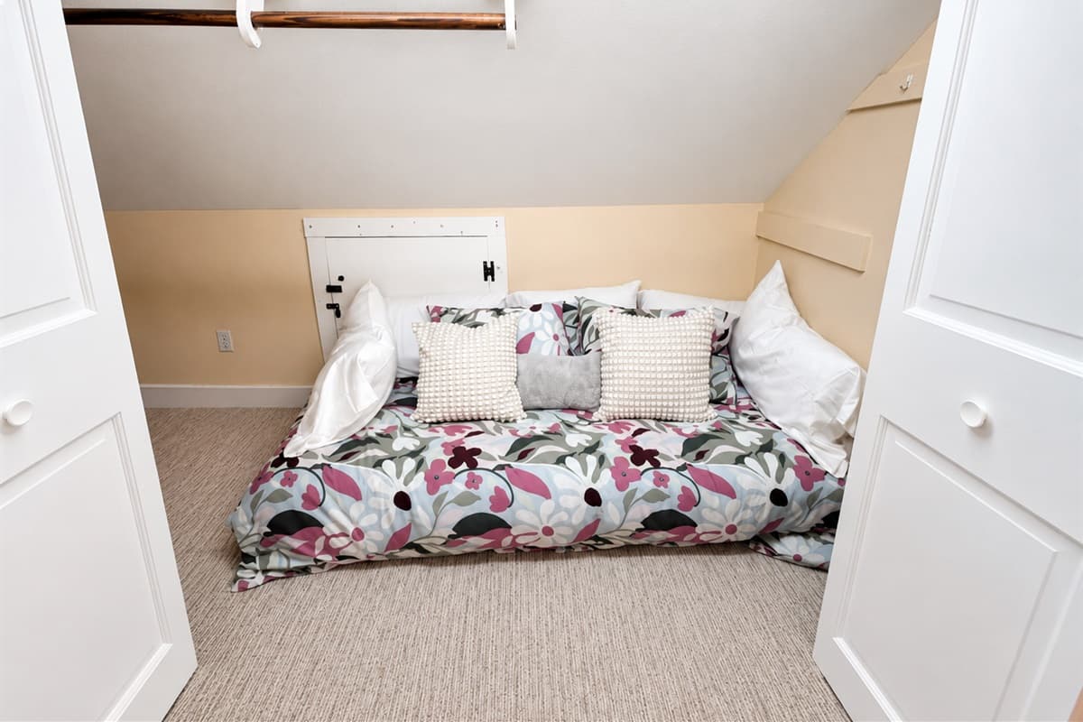 Bedroom 2 Closet