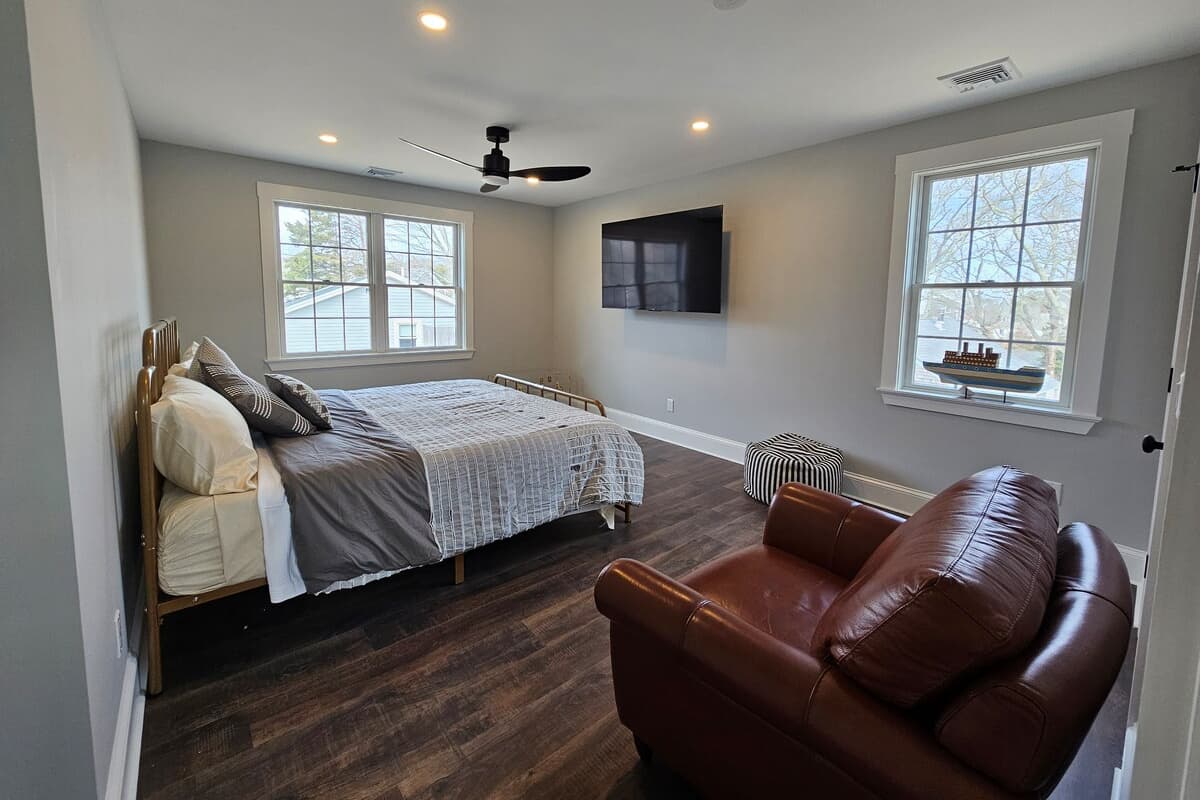 Second bedroom with king bed