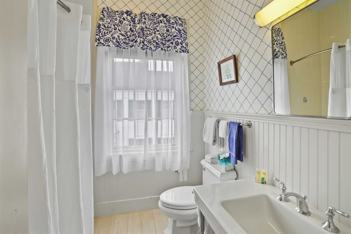 West Wing 2nd Floor Bath 5